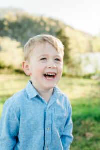 Big brother Henry laughing, Melton Hill Park Knoxville maternity session